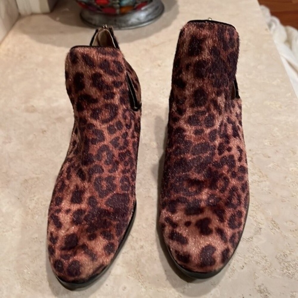 New Directions Fredricka animal print booties size 6.5 - Picture 2 of 8